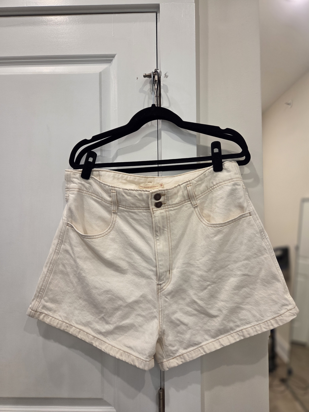 Levi's Cream High-Waist Denim Shorts 33